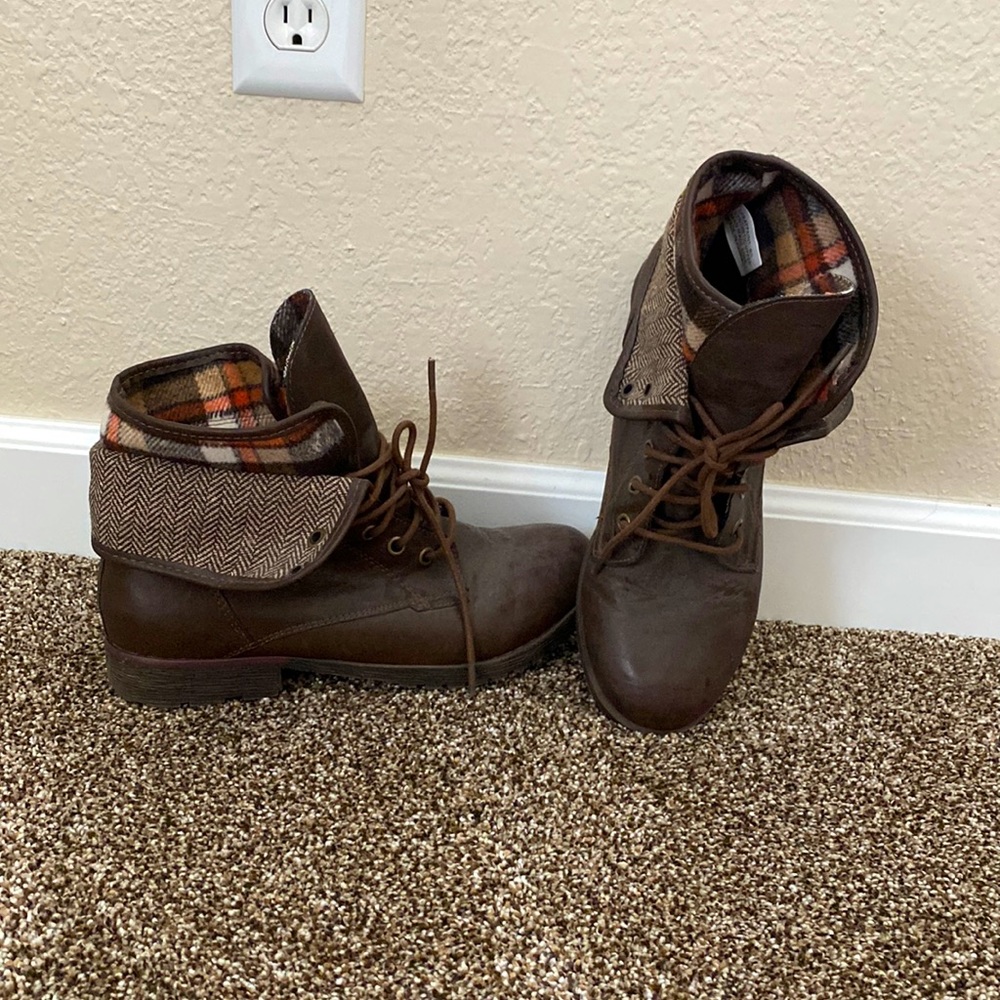 Never worn, size 8.5 Rock and Candy boots